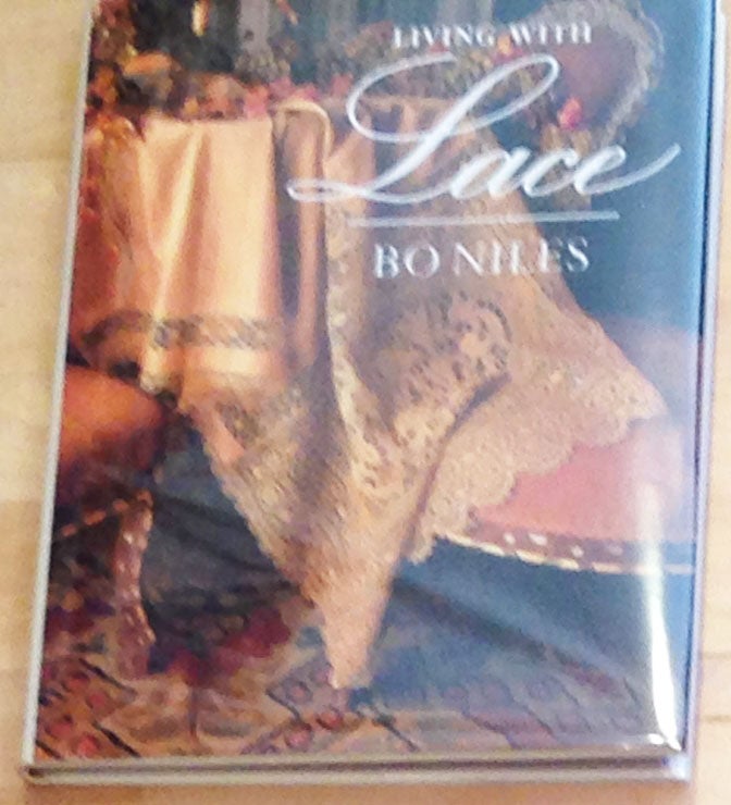 Item #2599 Living with Lace. Bo Niles.