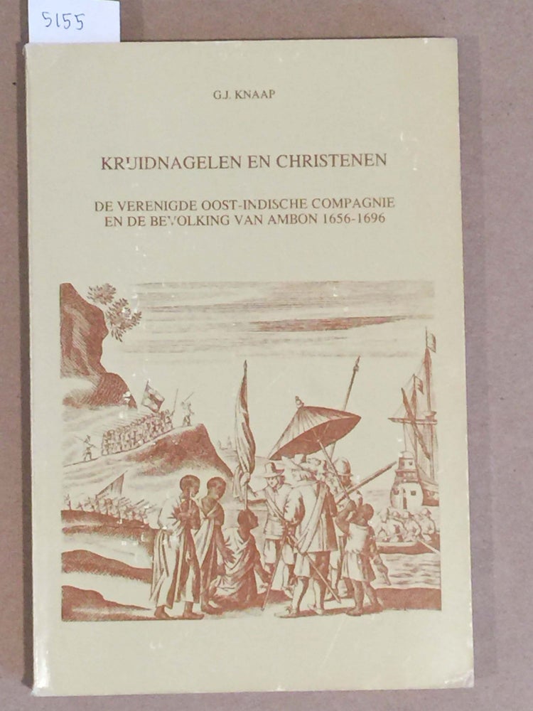 Item #5155 Kruidnagelen En Christenen De Verenigde Oost - Indische Compagnie en de Bevolking van Ambo 1656 - 1696. G. J. Knaap.